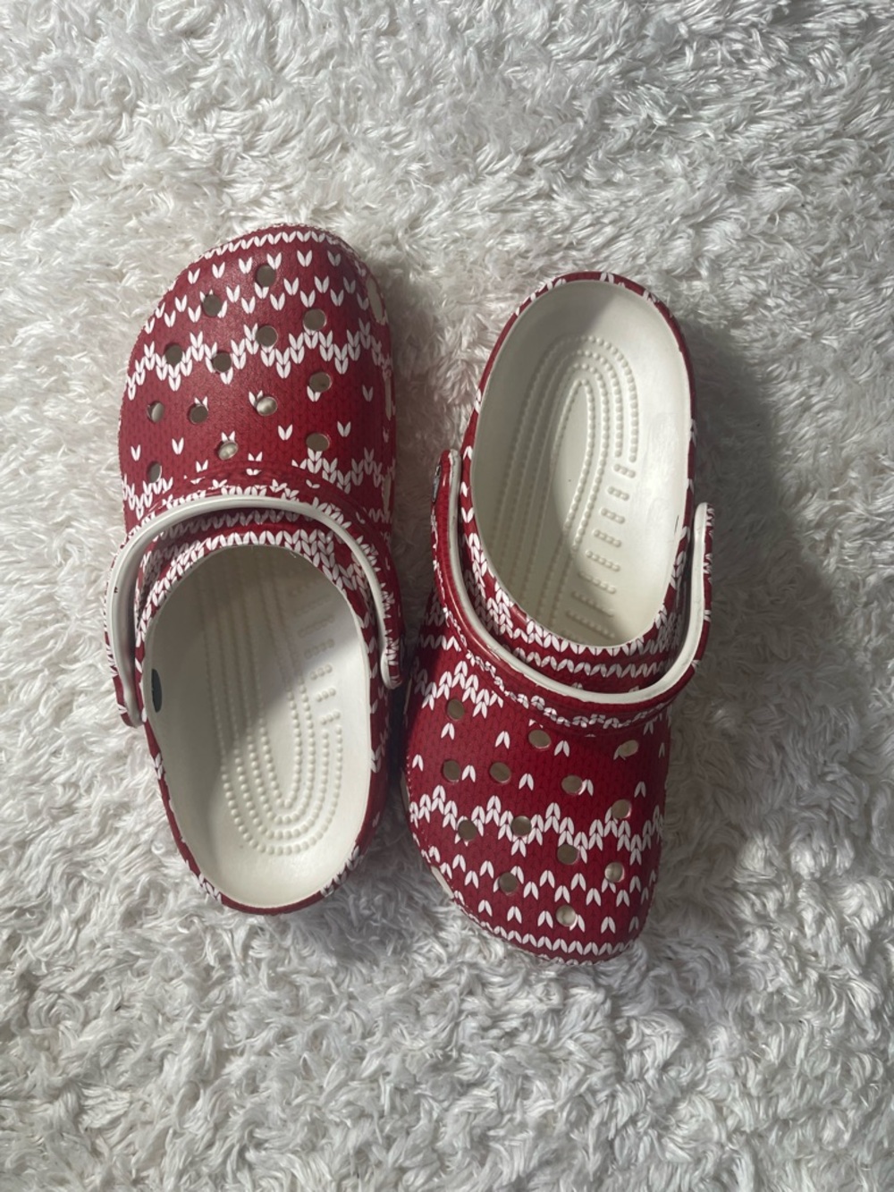CROCS Kids Red and White Heart Knit Print Clogs